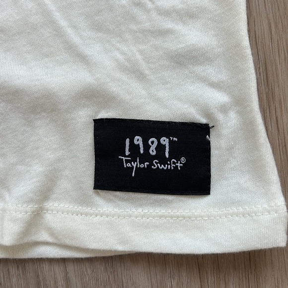 ‼️Taylor Swift T.S. 1989 The World Tour Shirt. Size Medium 100% Cotton - Picture 3 of 7